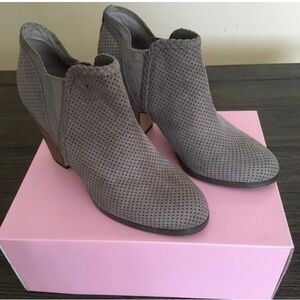 Crown Vintage booties tan size 6